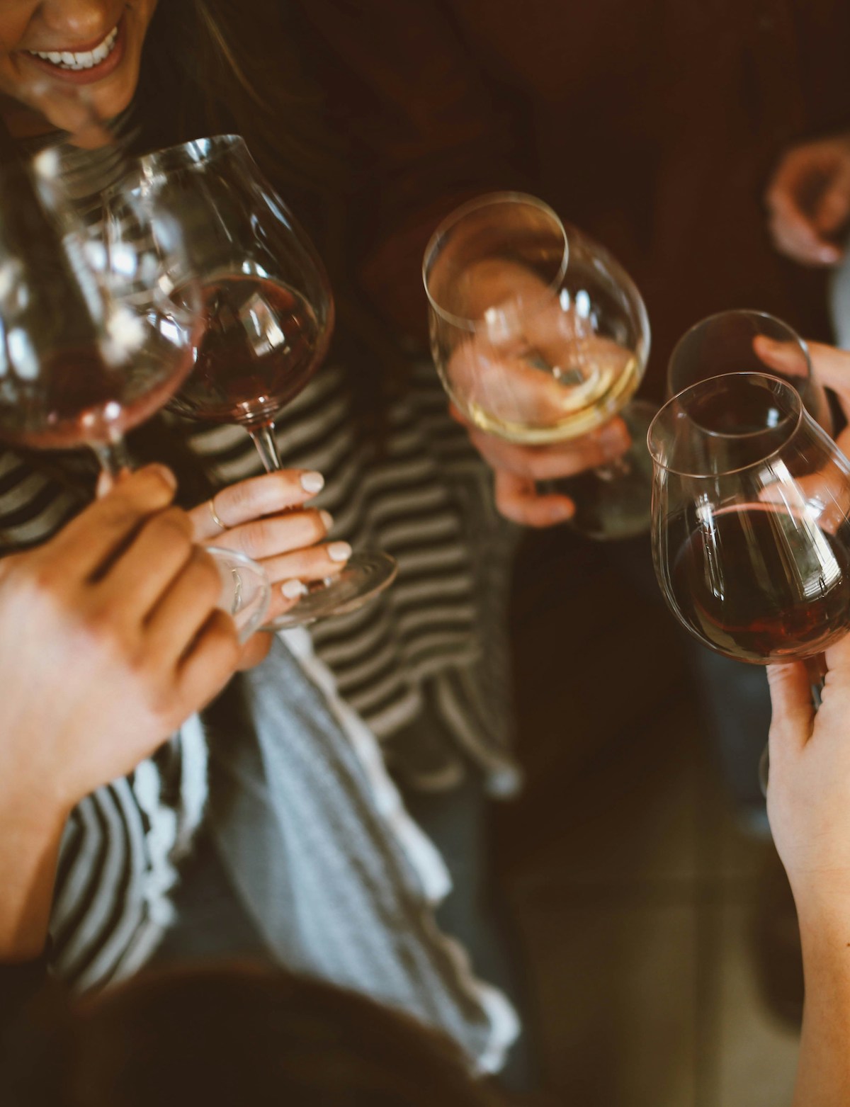 Friends enjoying wine tasting in Bordeaux lifestyle tour